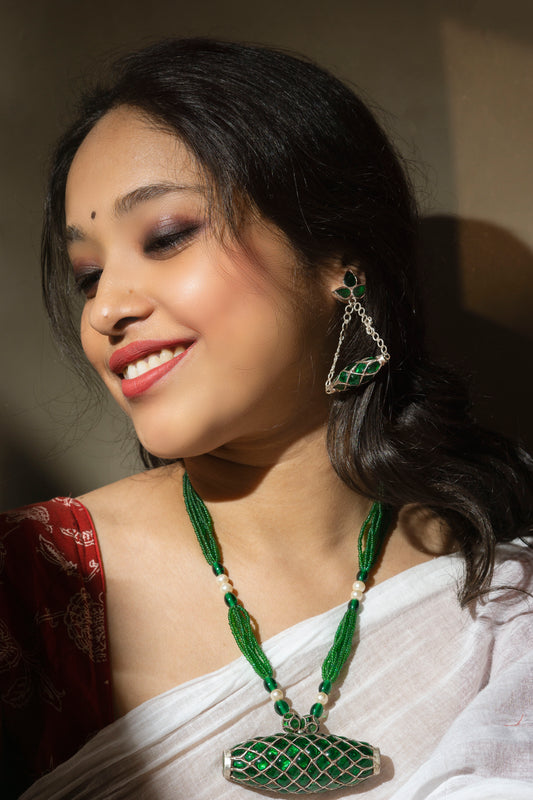 Dhol Pendent and Earring with Green Stone