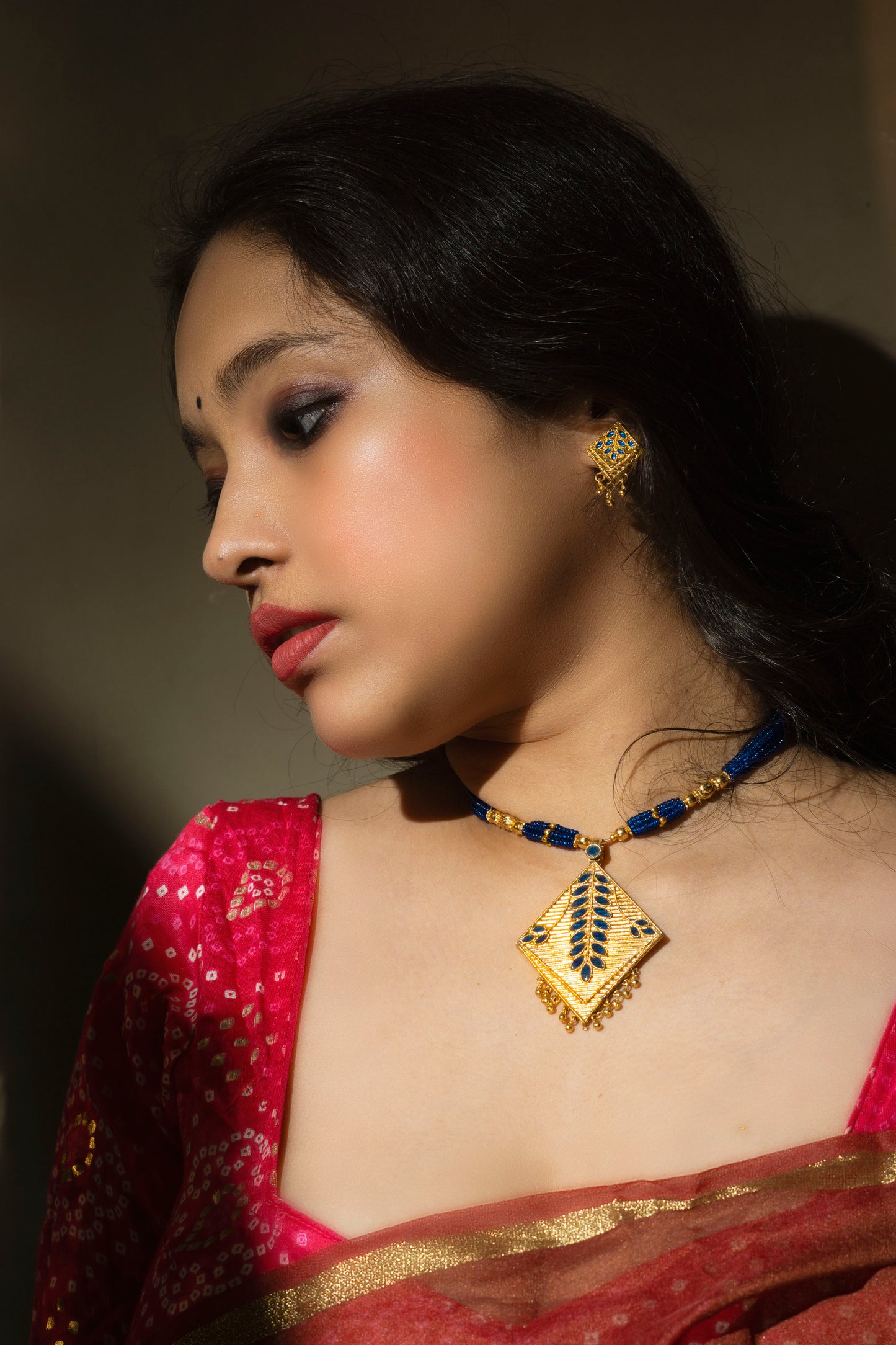 Barfi design Pendent and Earing with Blue Minakari