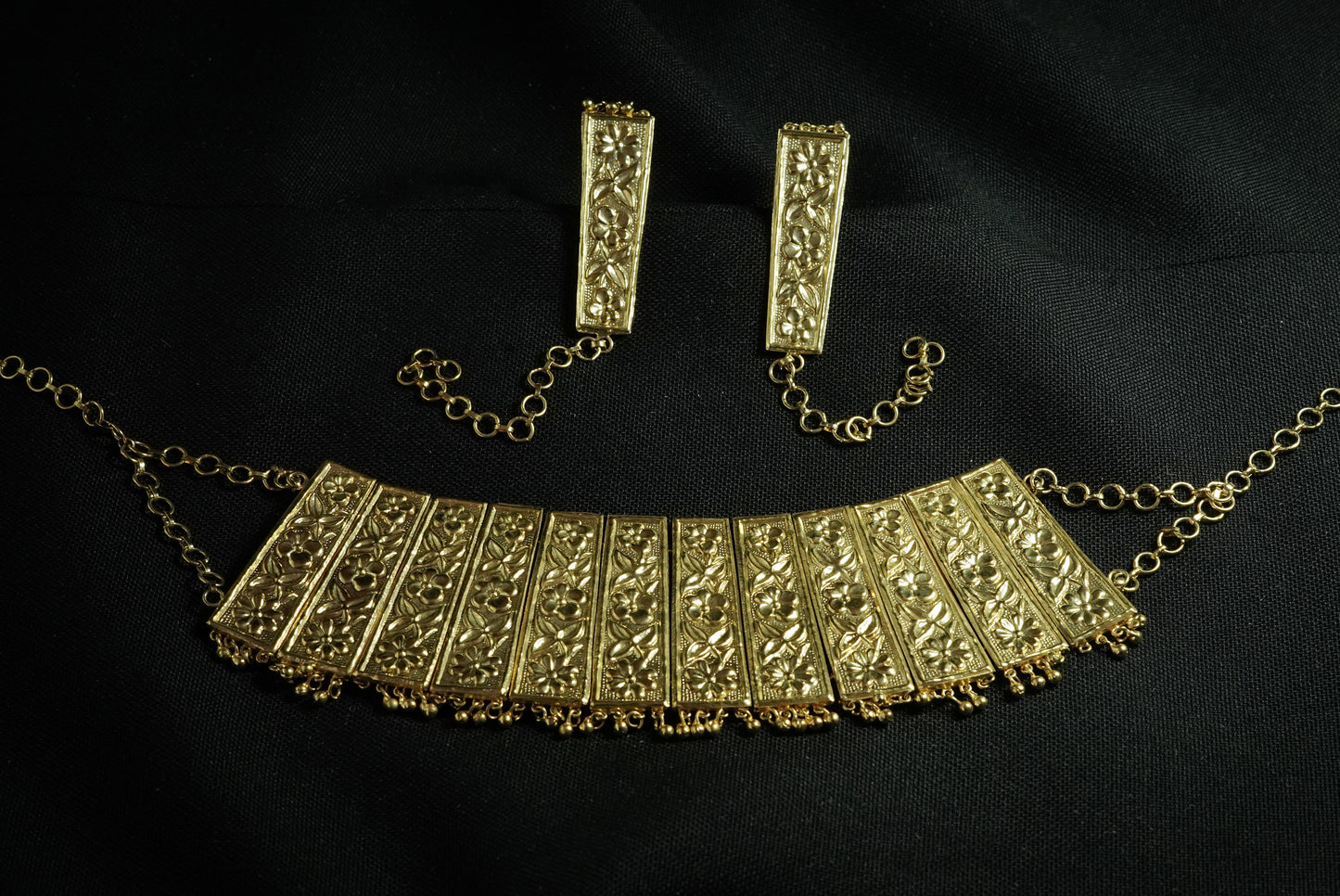 Mantasa Golden Choker Set