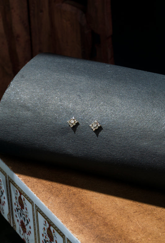 Lustrous Solitaire Diamond Stud Earring